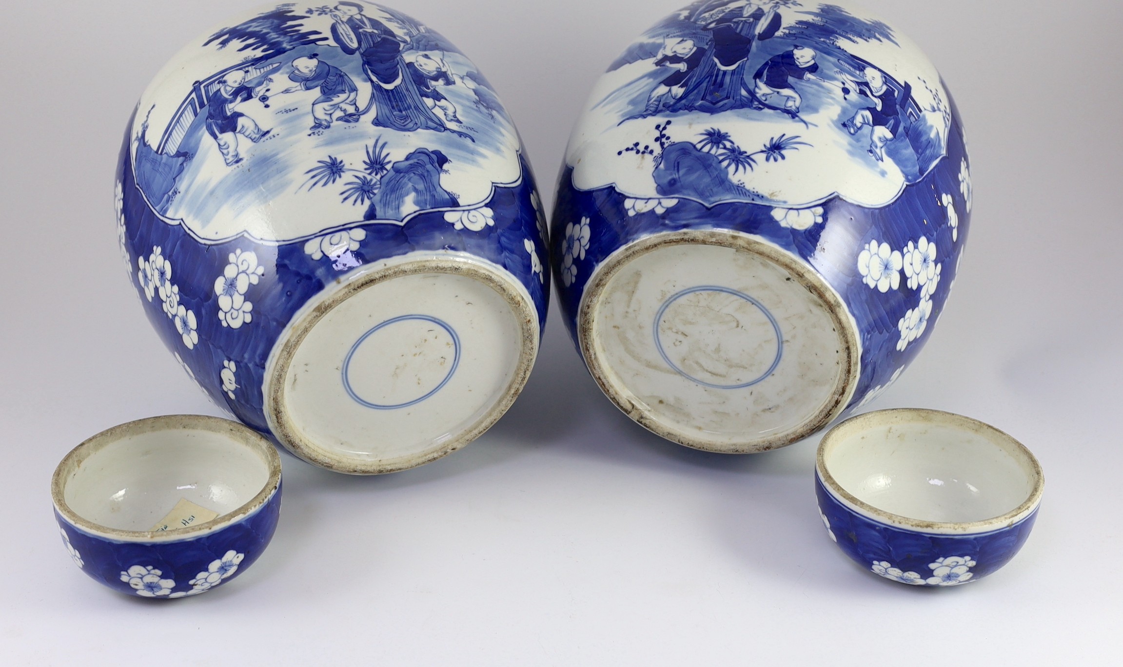A pair of large Chinese blue and white jars and covers, 19th century, 33cm high